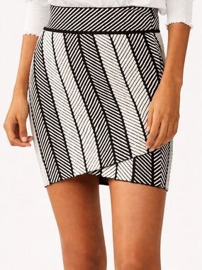 Maje Black White Geometric Knit Mini Skirt Size 1 High Waist Textured Paris Chic